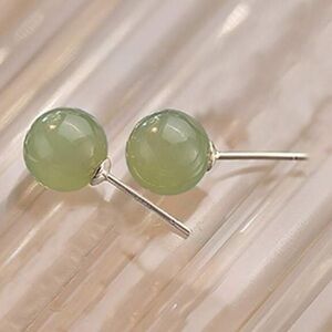 Green Jade Stud Earrings Simple And Sweet Ear Piercing With 925 Silver